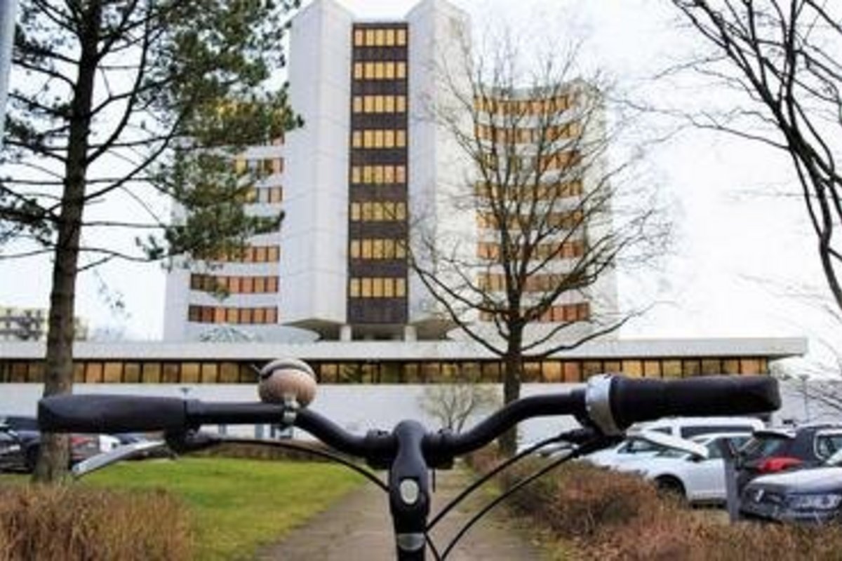 Fahrradlenker vor dem Kreishaus